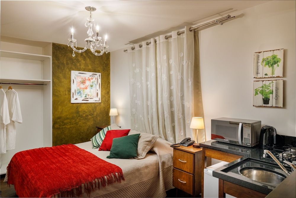 Studio, Jetted Tub (Cozinha Auxiliar)