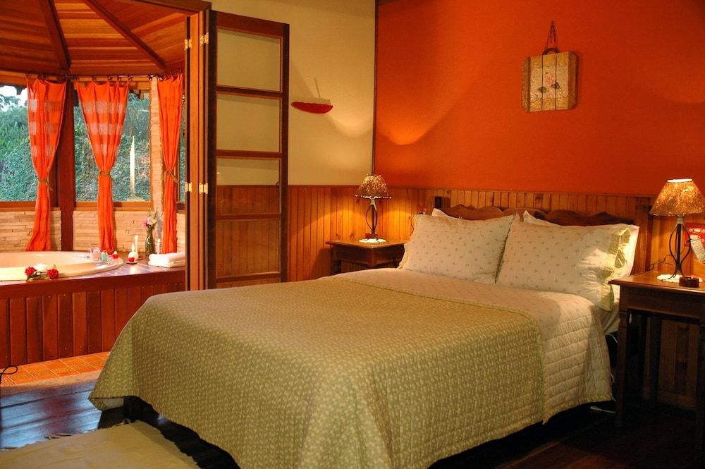 Romantic Double Room (Chalé Camélias)