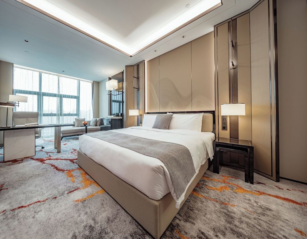 Room, 1 King Bed, Non Smoking, Lake View