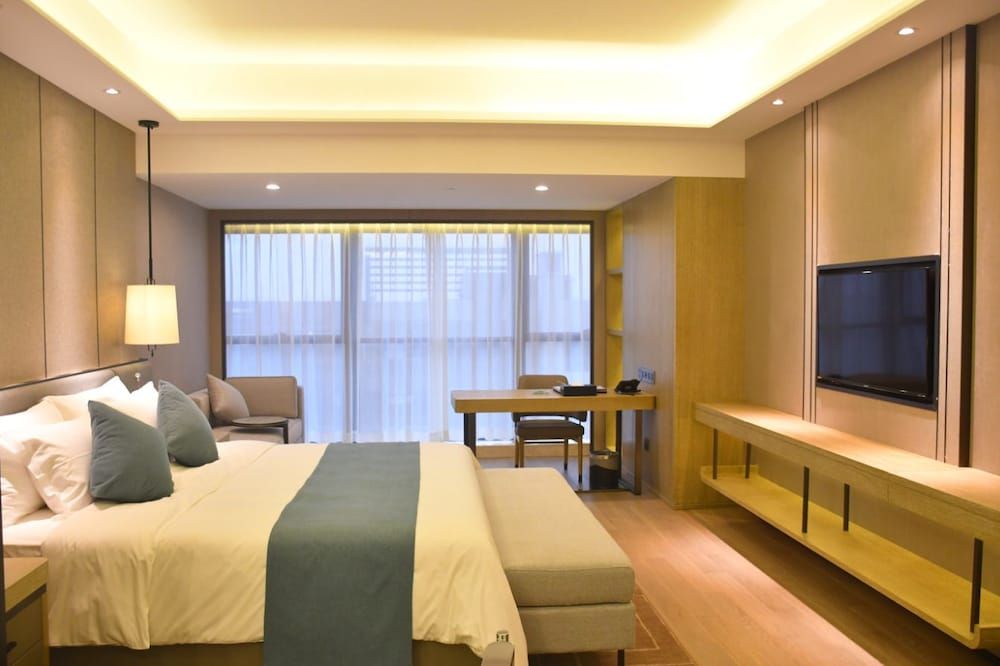 Superior Room, 1 King Bed, Smoking