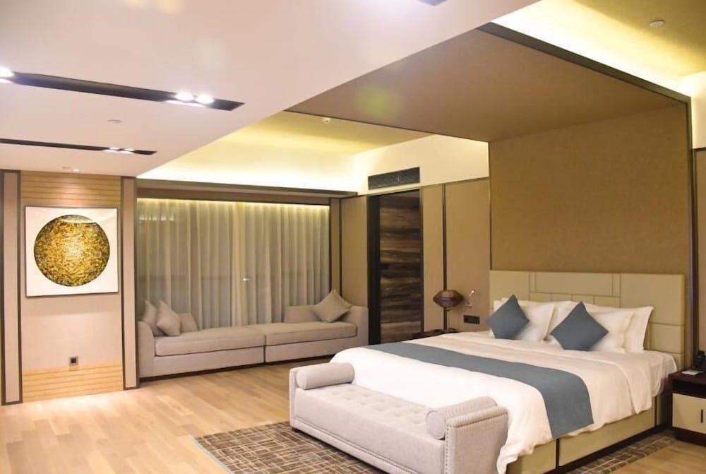 Grand Suite, 1 King Bed, Smoking