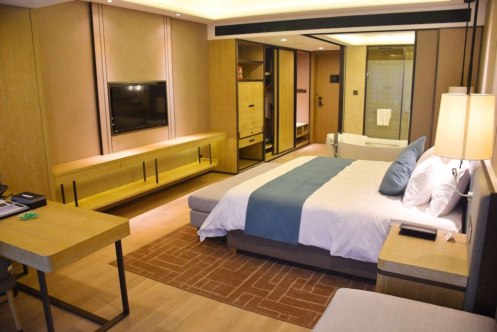 Club Room, 1 King Bed, Smoking