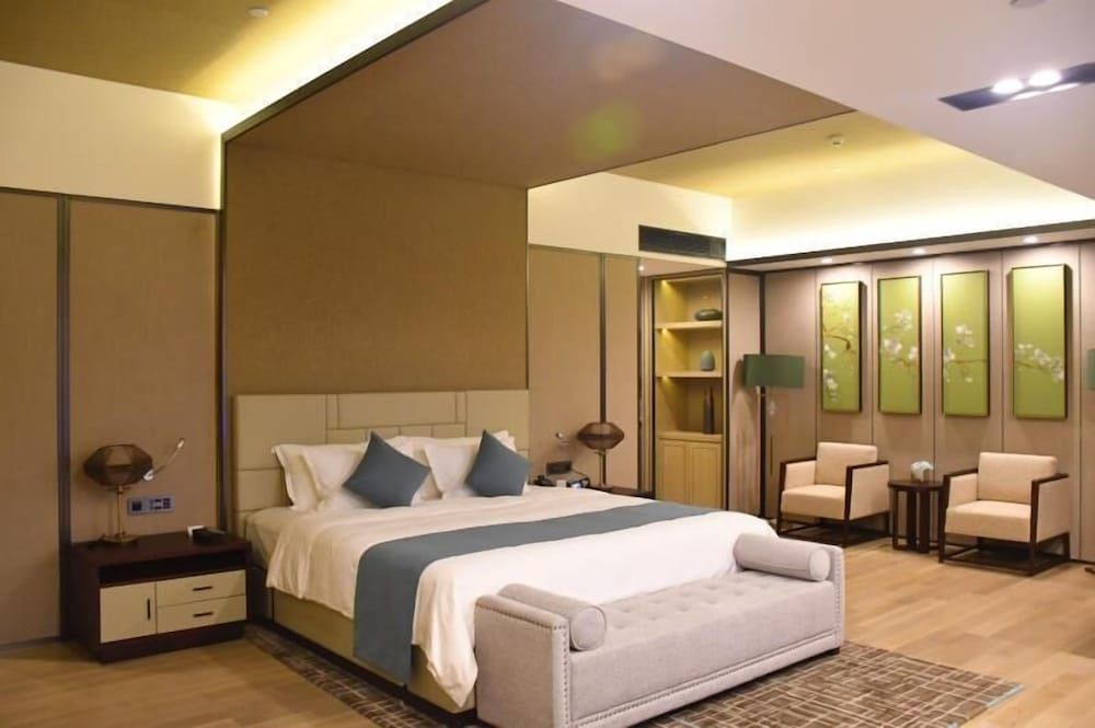 Presidential Suite, 1 King Bed, Smoking