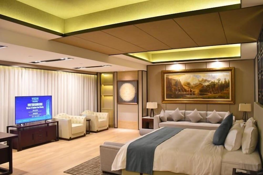 Grand Suite, 1 King Bed, Smoking