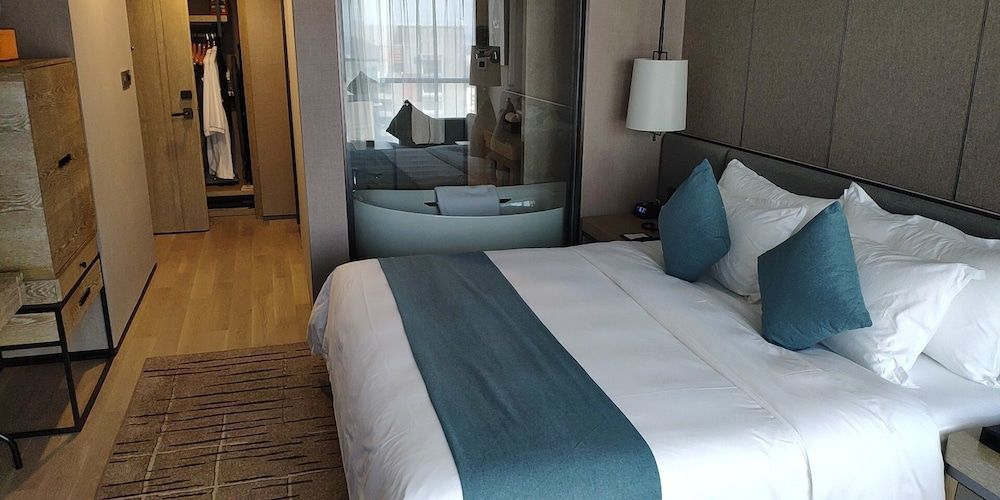 Superior Room, 1 King Bed, Smoking