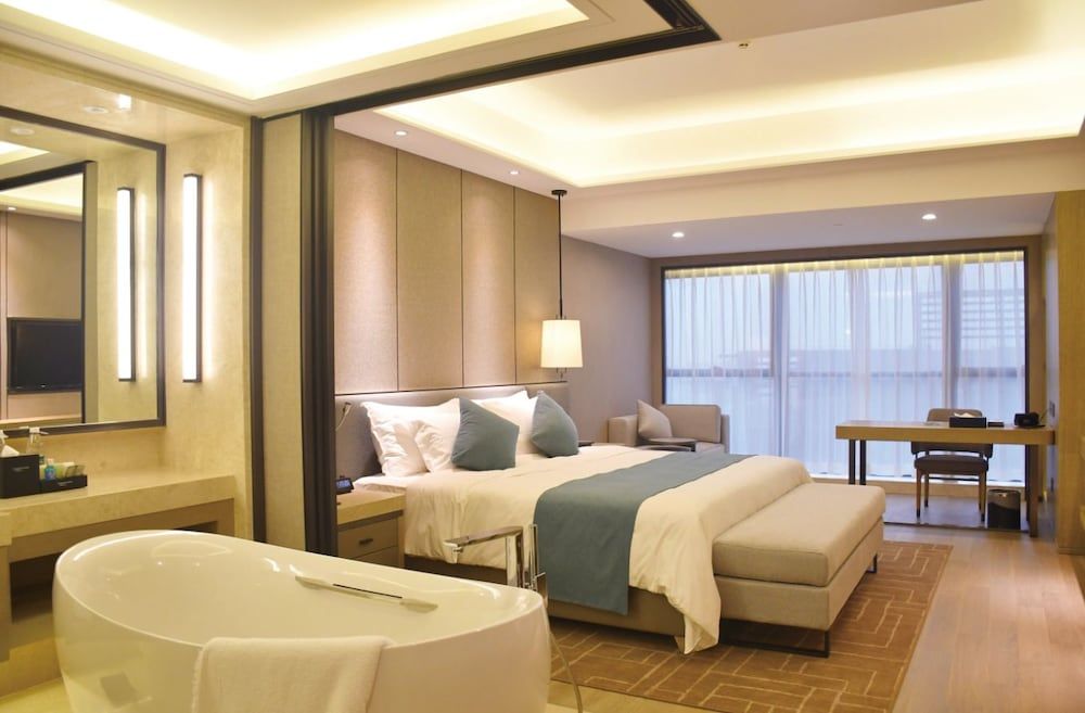 Deluxe Room, 1 King Bed, Smoking