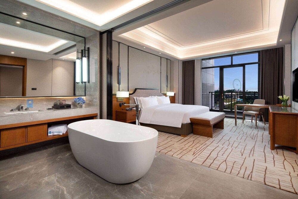 Deluxe Room, 1 King Bed, Smoking