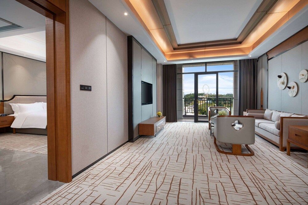 Suite, 1 King Bed, Non Smoking, Lake View