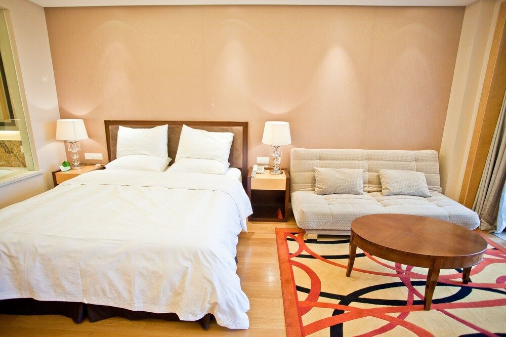 undefined Qiandao Lake Greentown Ling Yun Apartment 10