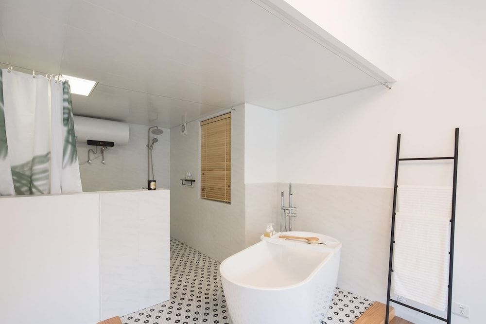 Kun Hao Inn Deluxe Family Suite with Balcony 11