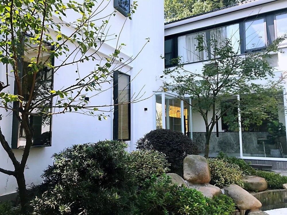 undefined Green Sleeves 4