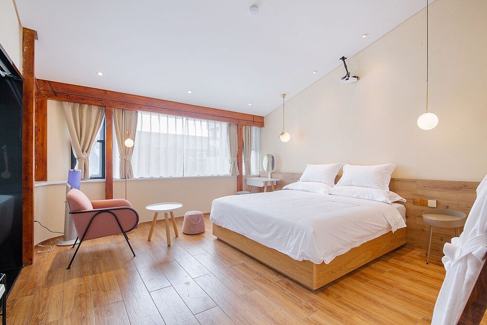 undefined Green Sleeves 10