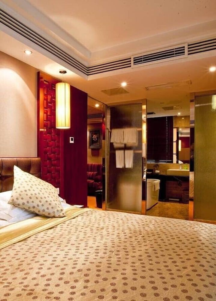 undefined Tieliu Business Hotel 4