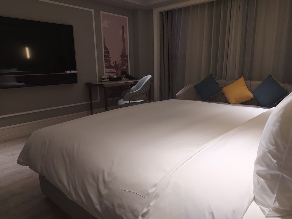 Mercure Hangzhou East Railway Station Superior Room, 1 King Bed 3