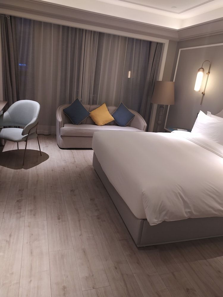 Mercure Hangzhou East Railway Station Superior Room, 1 King Bed 4