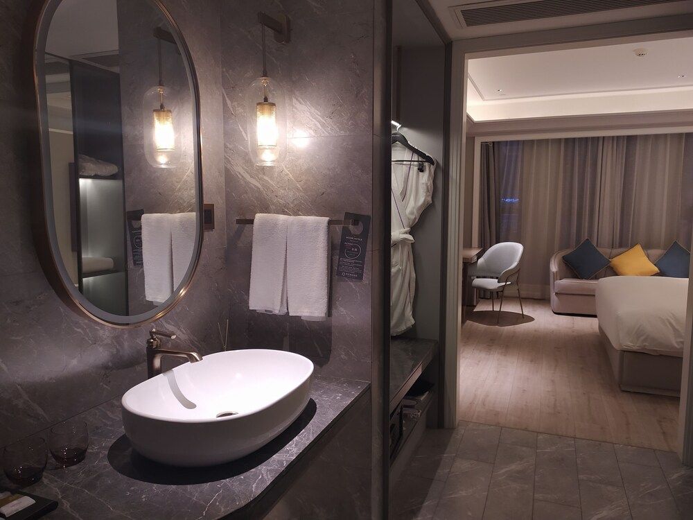 undefined Mercure Hangzhou East Railway Station