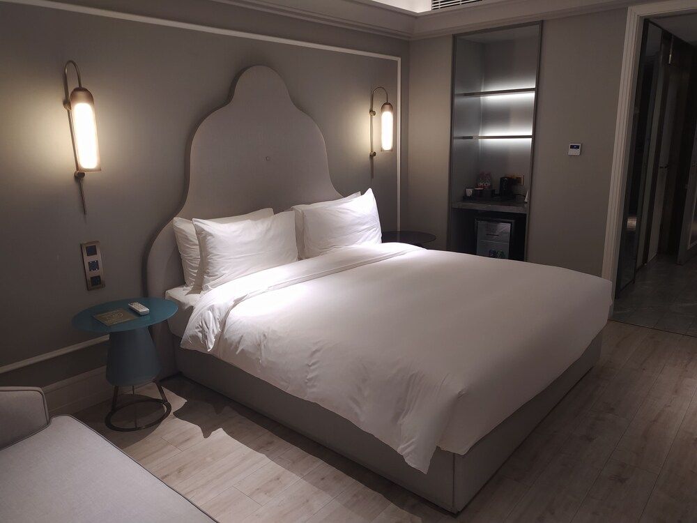 Mercure Hangzhou East Railway Station Superior Room, 1 King Bed 5