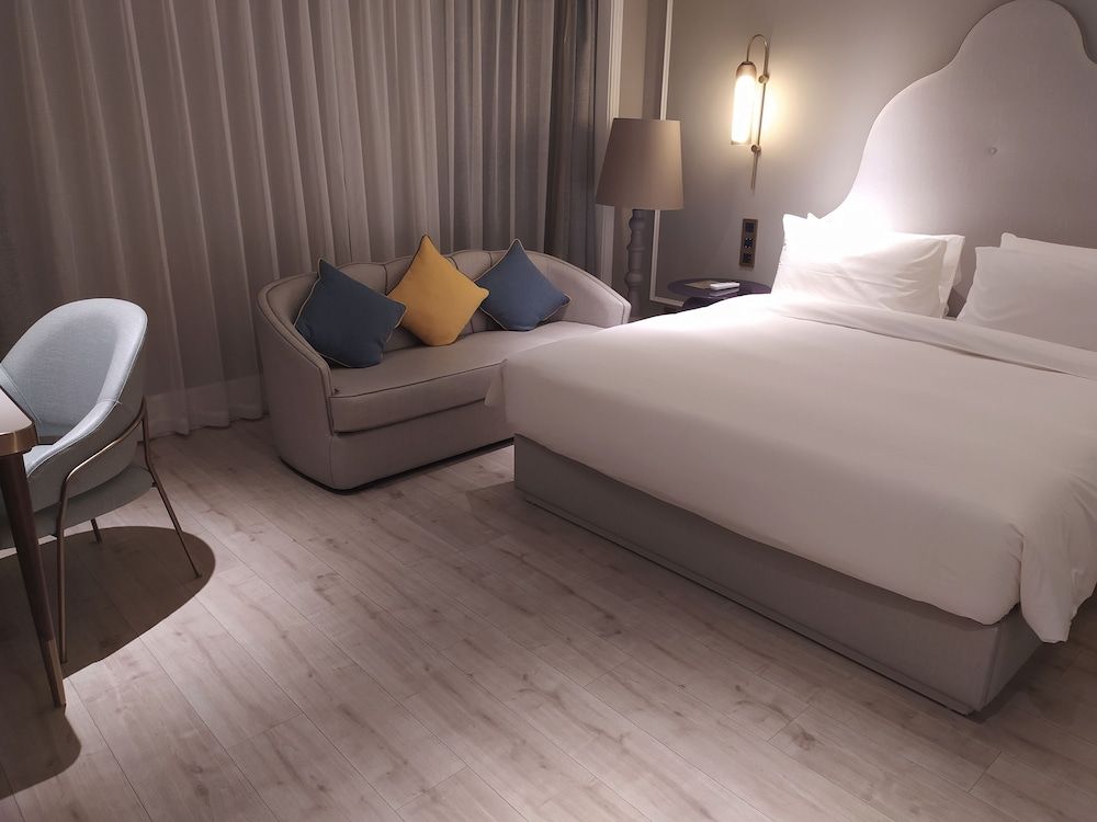 undefined Mercure Hangzhou East Railway Station 5