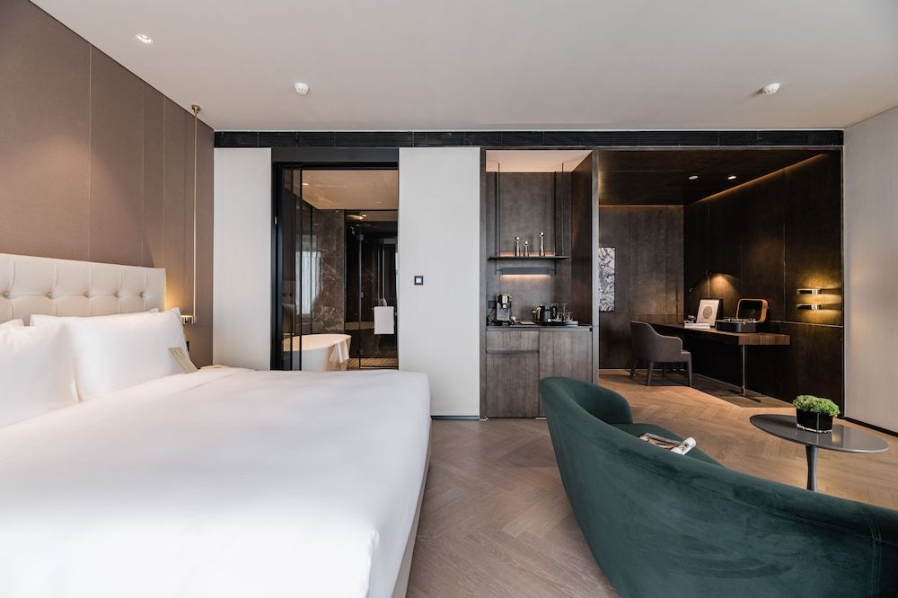 Twinkle Hotel Exclusive Suite, Non Smoking 4