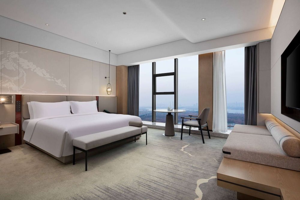 Deluxe Room, 1 King Bed, Non Smoking, City View
