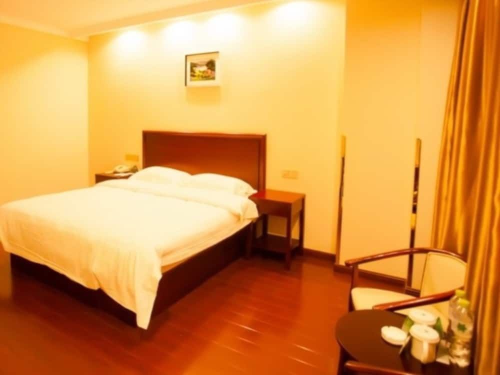 Superior Room, 1 King Bed