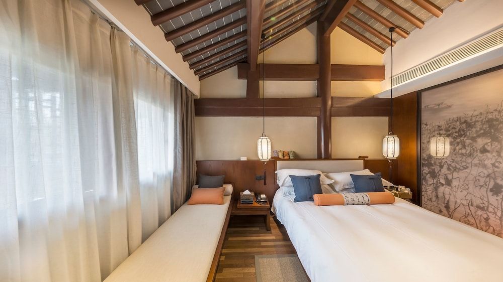 Superior Room B