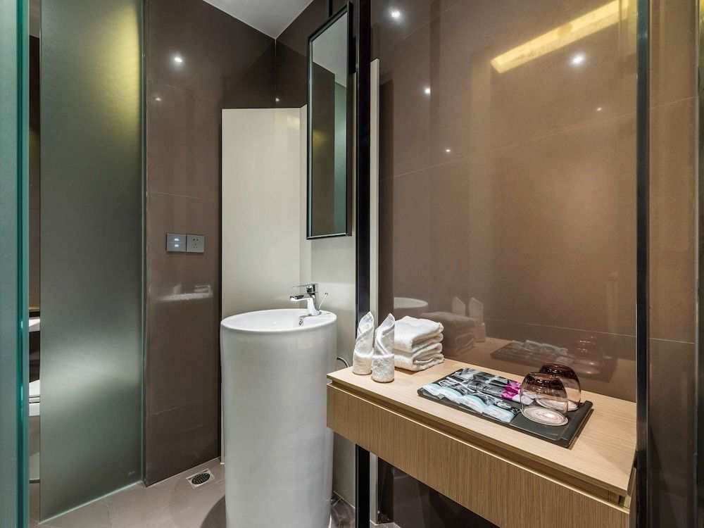 Deluxe Room, 1 King Bed