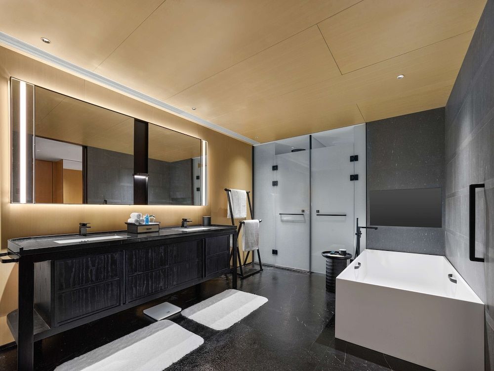 Deluxe Suite, 1 King Bed