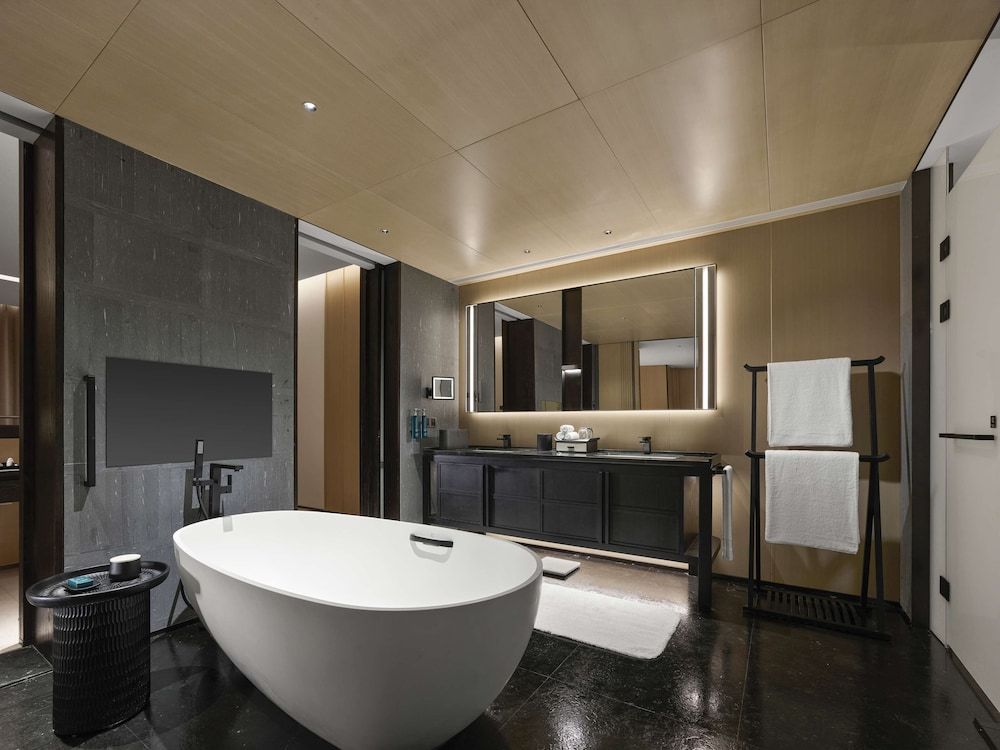 Hilton Nanjing Niushoushan Suite, 1 King Bed (Ambassador) 3