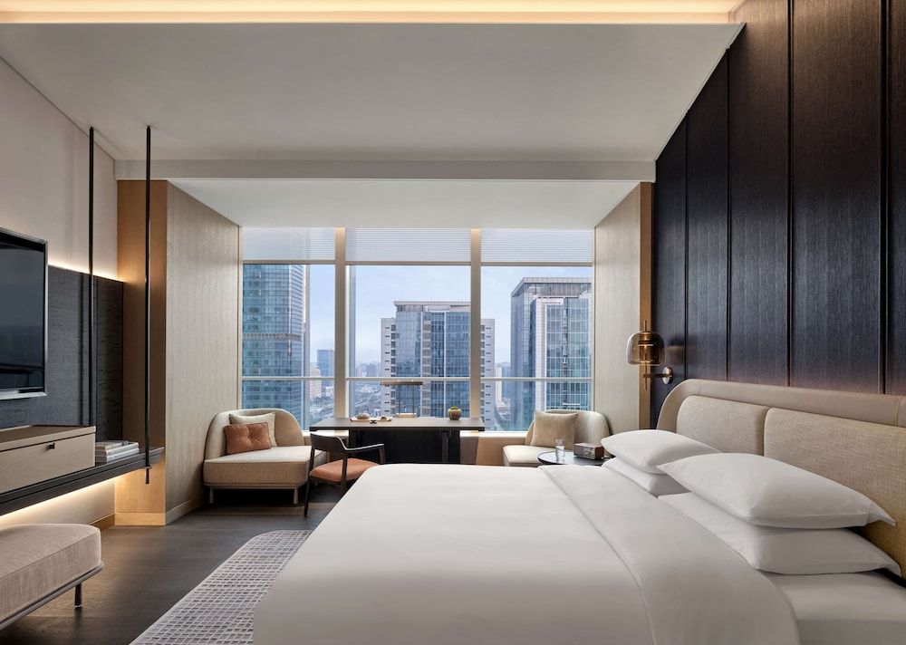 1 King Bed Deluxe