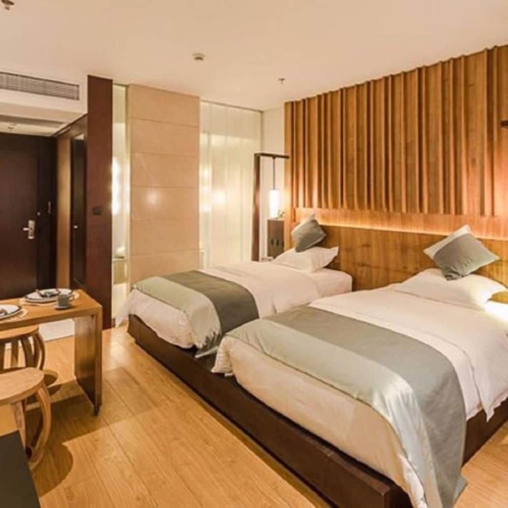 Twin Room, Lake View