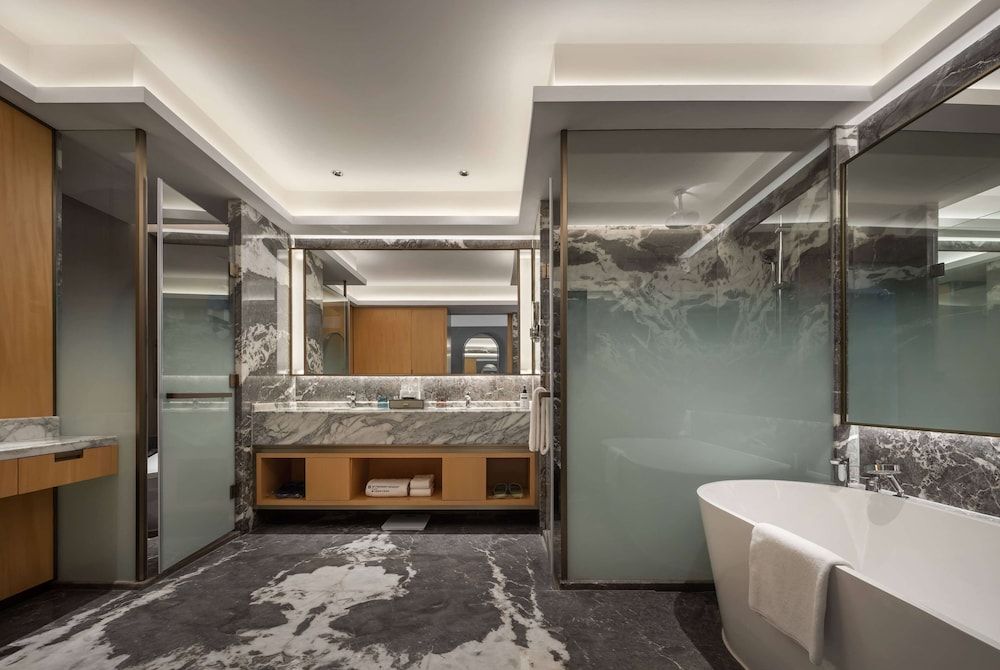 Family Room, Multiple Beds, Lake View (Deluxe, Hot Pool)