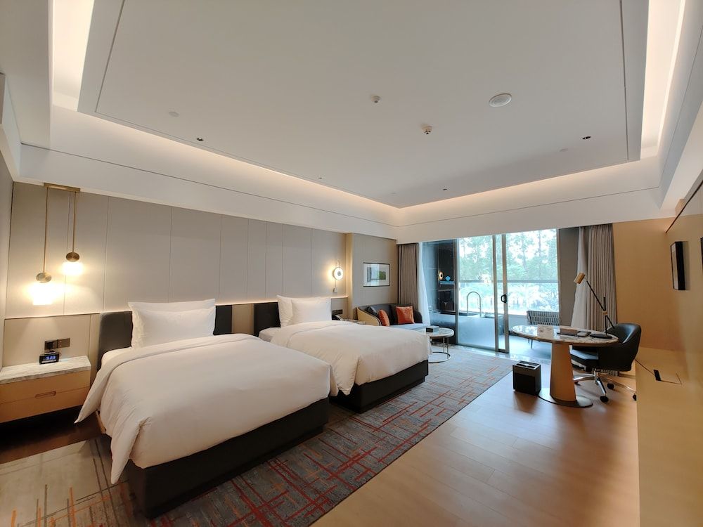 Deluxe Long Stay Hot Pool Lake View 2 Double Room
