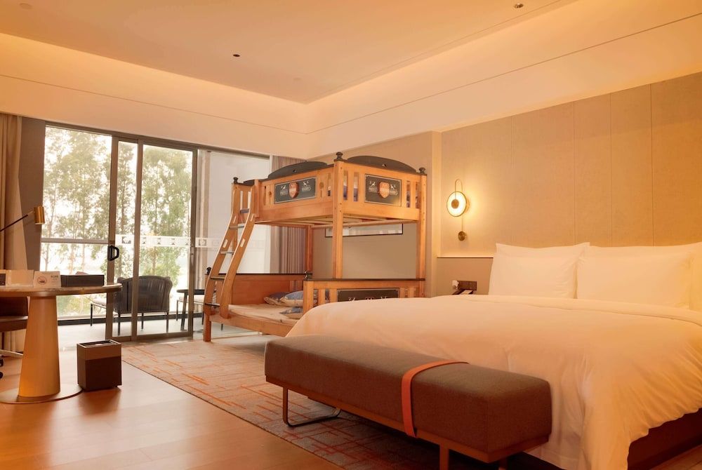 Family Room, Multiple Beds, Lake View (Deluxe, Hot Pool)