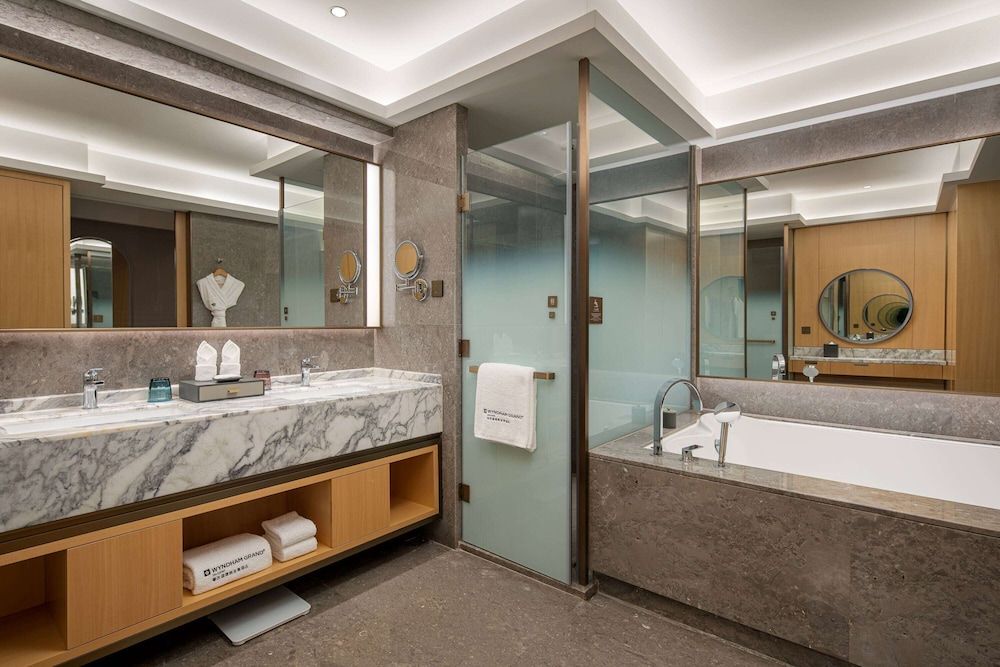 Accessible 2 Double Room