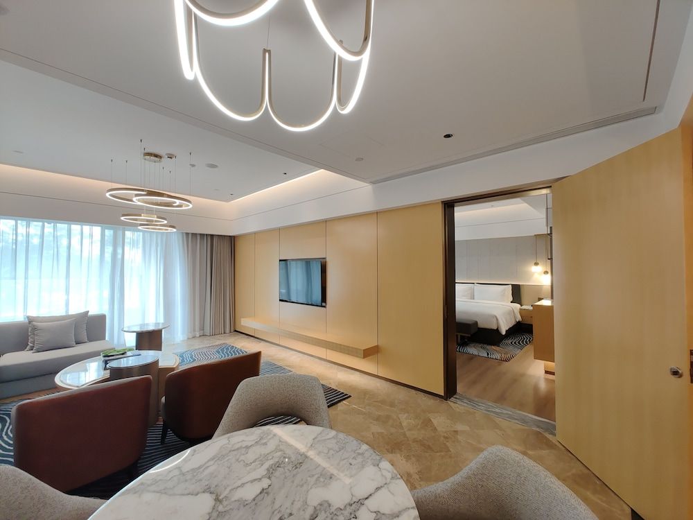 Chairman Hot Pool Duplex Suite