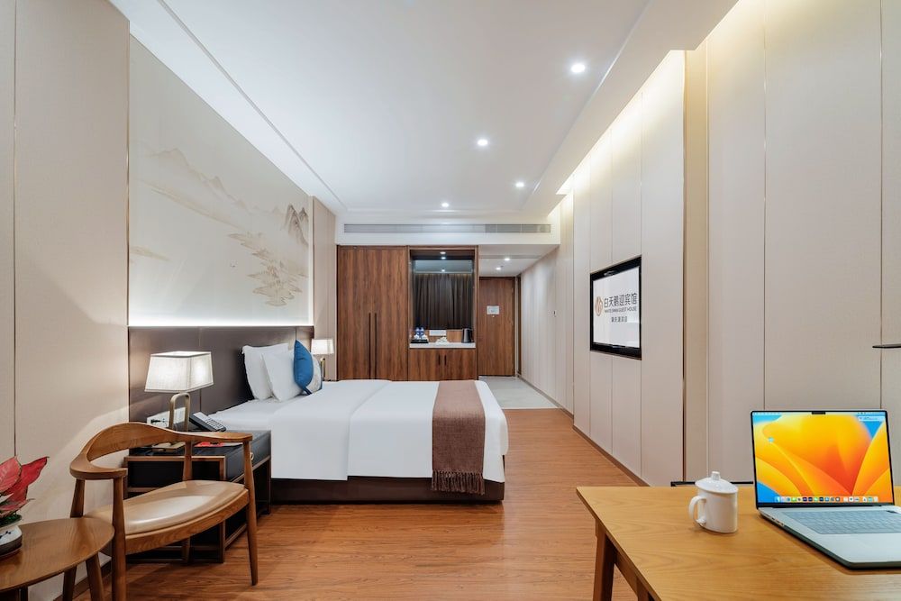 White Swan Guest House Deluxe Double Room