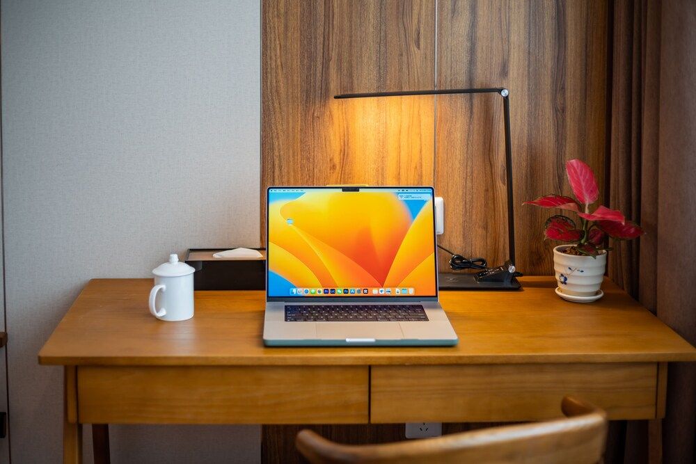 White Swan Guest House Deluxe Double Room 3