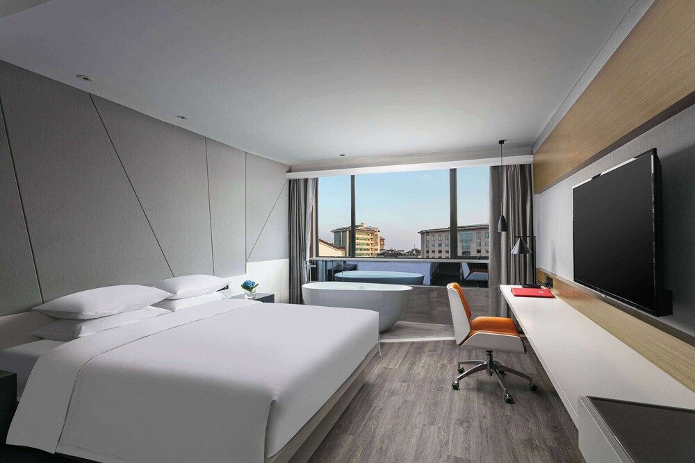 Superior Room, 1 King Bed, Non Smoking