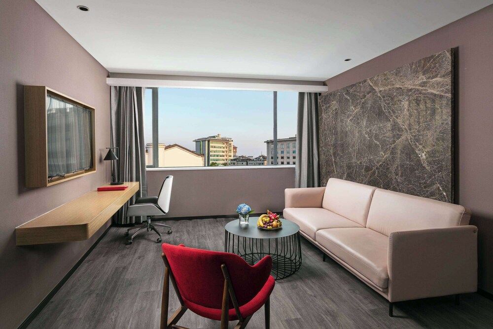 Deluxe Suite, 1 King Bed, Non Smoking