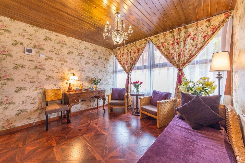 Suite with Lake View