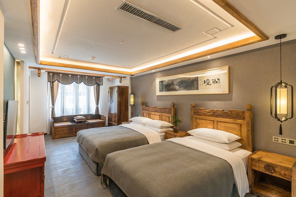 Premium Triple Room, Multiple Beds, Bathtub, Garden View