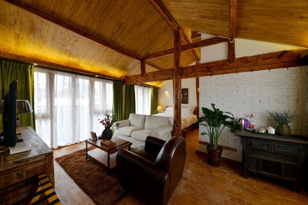 Lijiang Seven Island Resort Deluxe Room 8