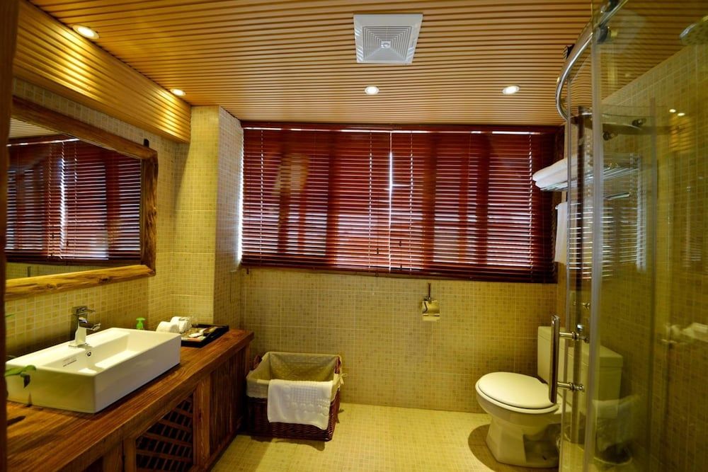 Lijiang Seven Island Resort Deluxe Room 10