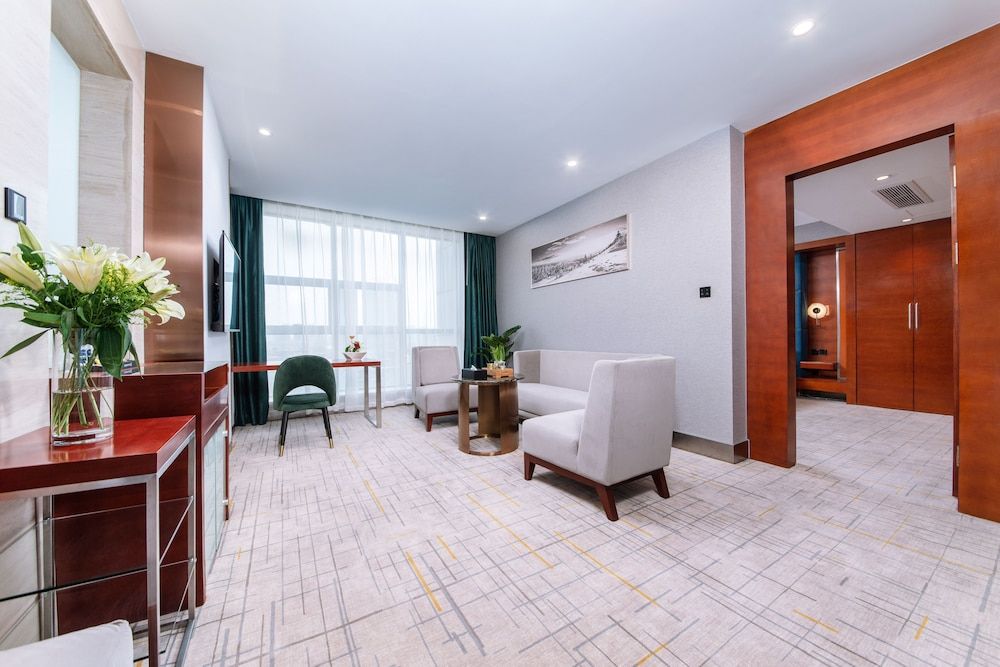 Executive Deluxe Suite