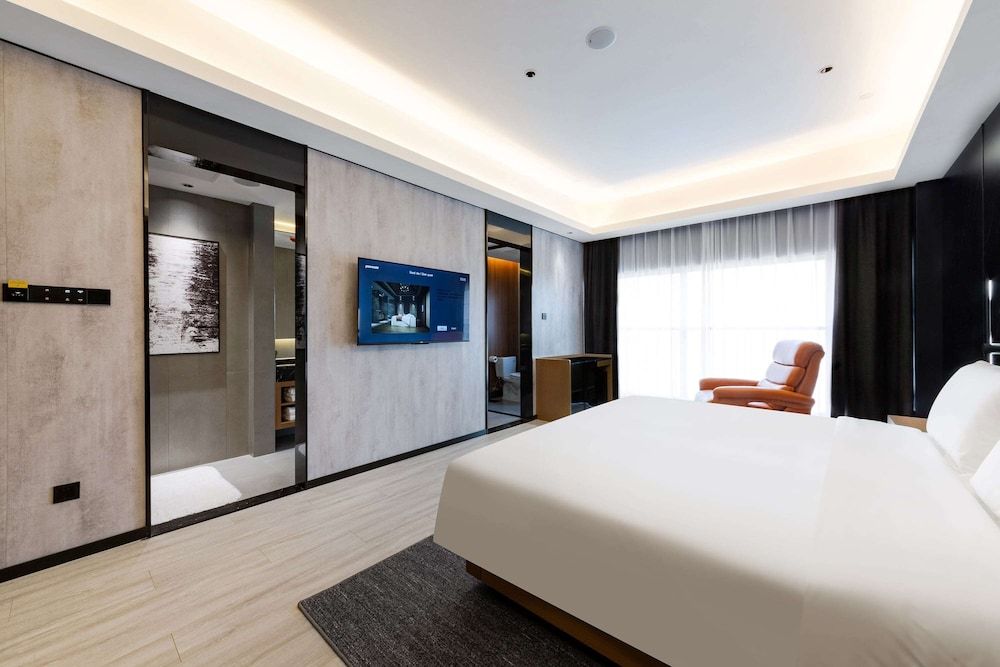 Room, 1 King Bed, Non Smoking, City View (Intelligent)
