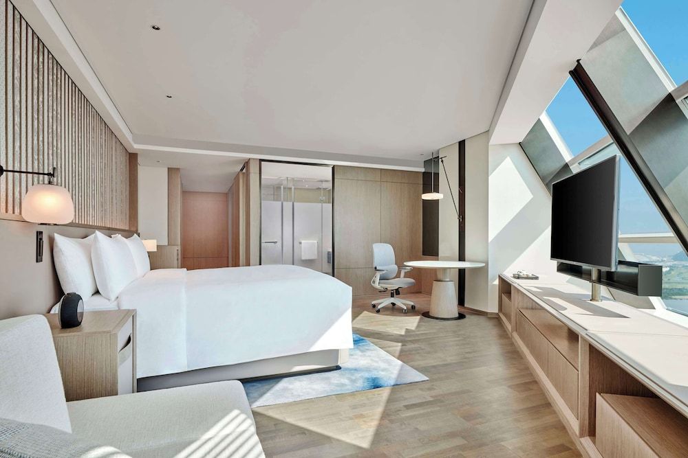Deluxe Room, 1 King Bed