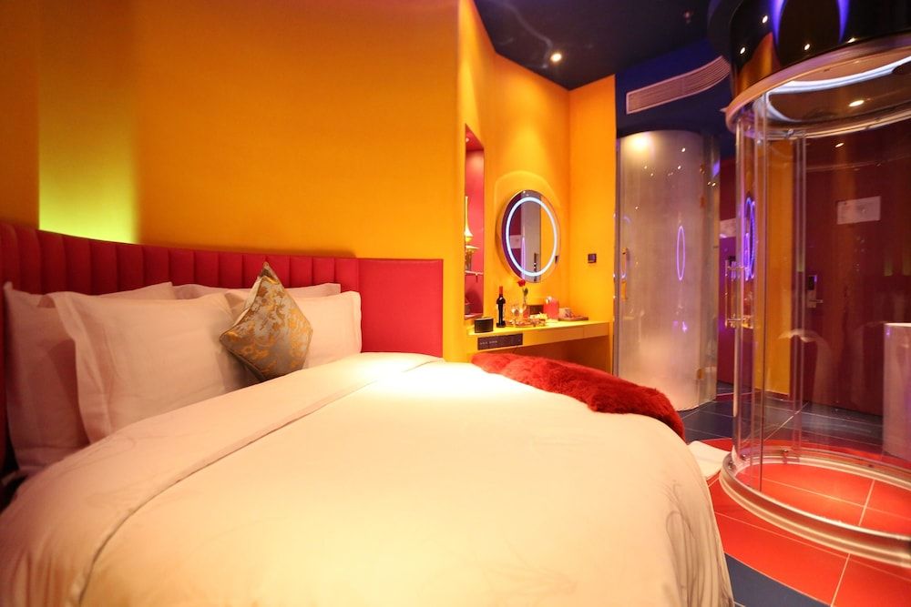 R-Kiss Qingnuo Romantic Room 5