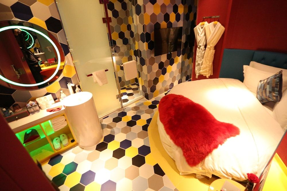 R-Kiss Xiyue Romantic Room 8