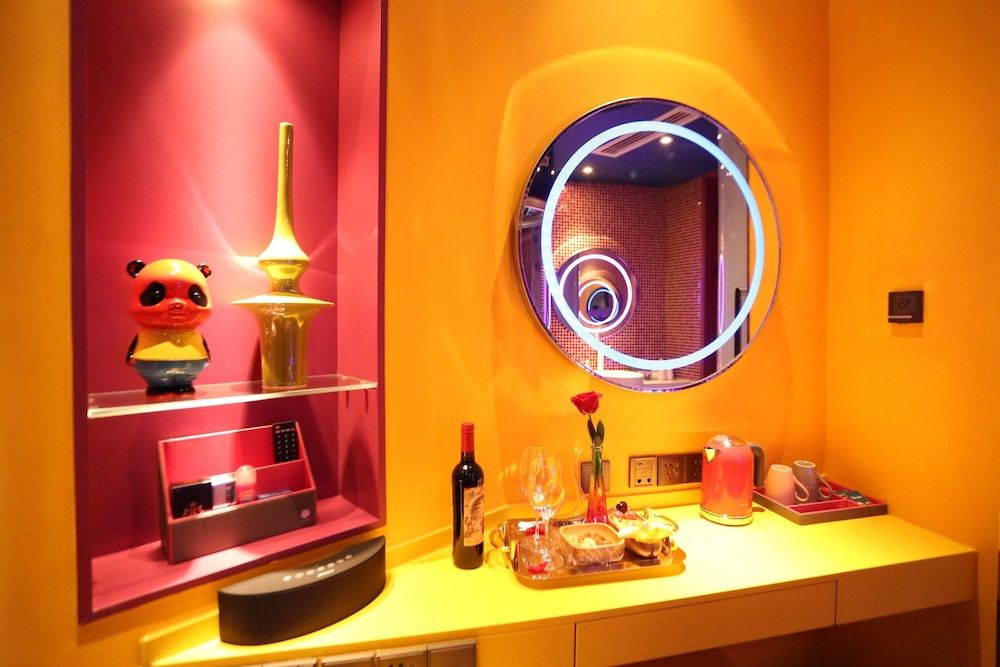 R-Kiss Qingnuo Romantic Room